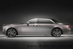 Автомобиль Rolls-Royce Ghost Elegance, покрытый алмазной краской Автомобиль Rolls-Royce Ghost Elegance, покрытый алмазной краской